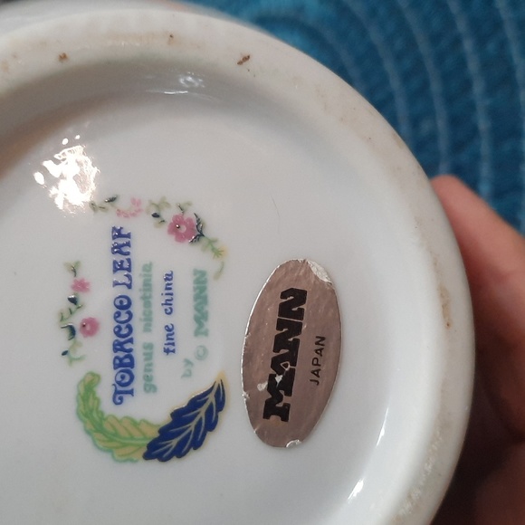 Rare Find, Vintage Tobacco leaf vase - Picture 2 of 3